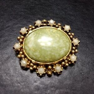 Rice Weiner Gold Tone Vintage Brooch Green Marbled Carbochon Stone